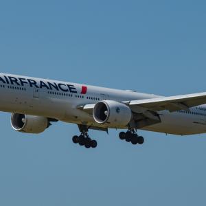 An Air France Boeing 777-300 on final approach at Paris Charles de Gaulle